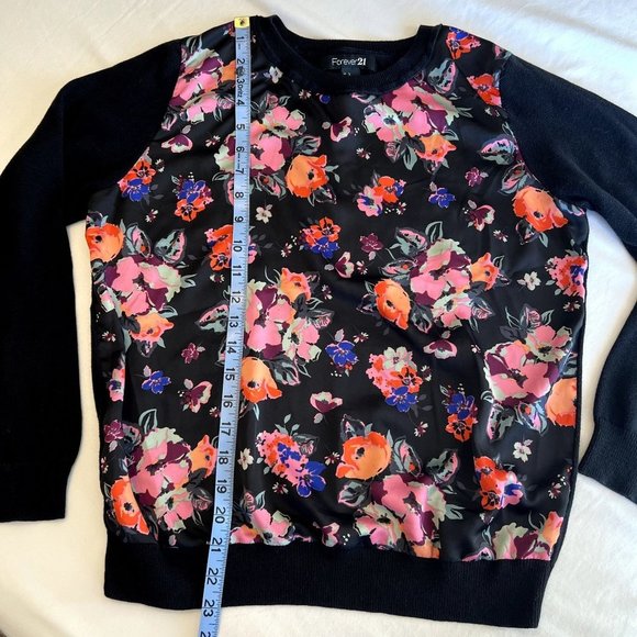 Forever 21 Floral print front‎ black sweater - women's large - Picture 9 of 9